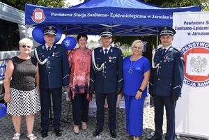 Zdjęcie grupowe policjantów i kobiet