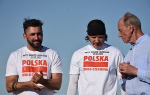 Rafał Maserak, Radosław Majdan i Dariusz Szpakowski podczas meczu charytatywnego