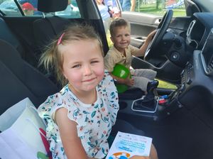 Dzieci w radiowozie