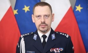 Zdjęcie portretowe w mundurze Komendanta Głównego Policji