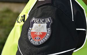 Umundurowanie policyjne z logo Policja Wydział Ruchu Drogowego