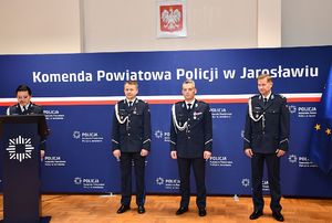 Policjanci na uroczystości wprowadzenia zastępców komendanta