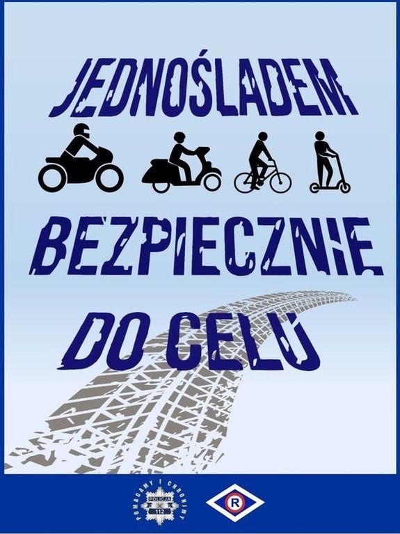 Plakat promujący akcję Jednośladem bezpiecznie do celu. Na grafice widnieje napis Jednośladem bezpiecznie do celu. Pomiędzy wersami znajdują się zarysy pojazdów jednośladowych. W tle ślad odwzorowania opony.