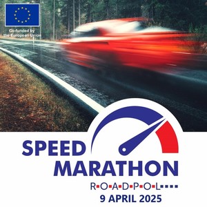 Grafika przedstawia pojazd na drodze. Obraz jest rozmazany, imitujący prędkość samochodu. Pon8izej widnieje napis o treści Speed Marathon. Obok licznik prędkości.