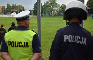 Policjanci podczas zabezpieczenia meczu