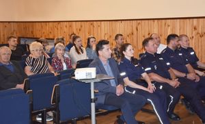Policjanci i seniorzy na debacie
