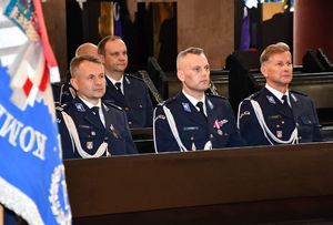 Komendanci jarosławskiej jednostki podczas mszy świętej