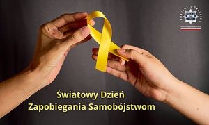 Grafika odnosząca się do Światowego Dnia Zapobieganiu Samobójstwom. Plakat przedstawia dłonie z żółta wstążką