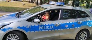 Dzieci w radiowozie