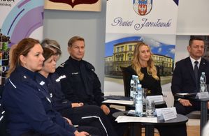 Policjanci podczas debaty