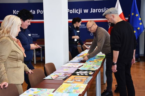 Komisja konkursowa wybiera prace