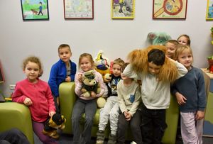 Dzieci w niebieskim pokoju