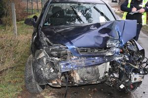 Samochód uszkodzony w wyniku zderzenia