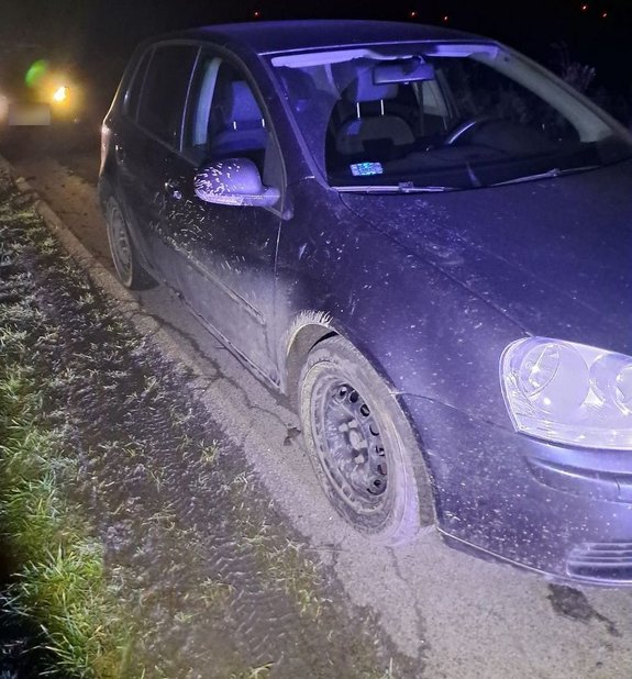 Pojazd na poboczu drogi