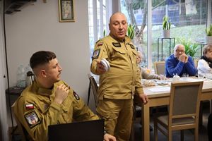 Strażacy w czasie prelekcji