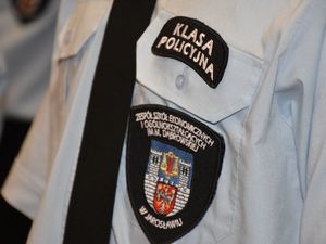 Mundurek ucznia z logo klasa policyjna