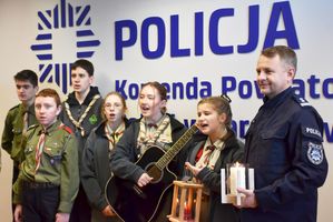 Harcerze z I Zastępcą Komendanta Powiatowego Policji w Jarosławiu