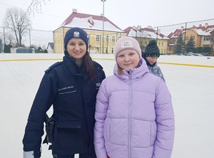 Policjantka z dziewczynkami