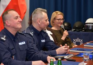 Do mikrofonu przemawia Prokurator Rejonowy