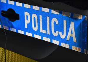 Napis Policja na radiowozie