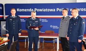 Policjanci na sali odpraw