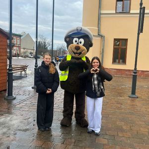 Misiek z dziewczynkami