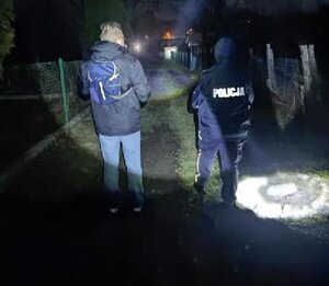Policjant i mężczyzna