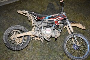 Uszkodzony motocykl typu cross