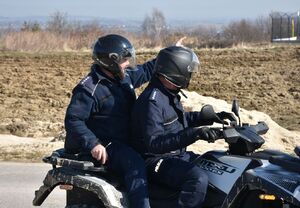 Policjanci na quadzie