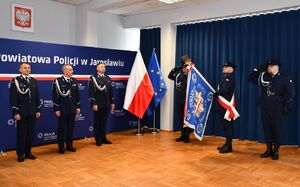 Poczet sztandarowy na auli