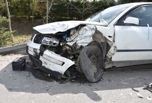 Uszkodzony pojazd w wyniku zdarzenia drogowego