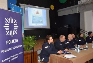 Policjanci w trakcie debaty