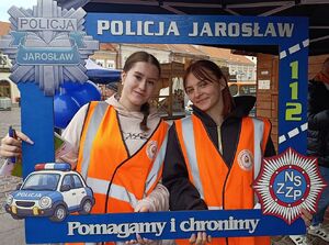 Dwie kobiety - zdjęcie zrobione w ramce KPP Jarosław