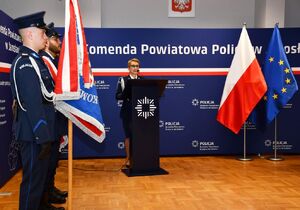 Pani Komendant przemawia przy mównicy
