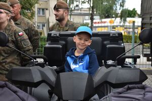 Chłopiec na quadzie