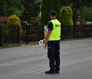 Policjant w trakcie działań Trzeźwy poranek